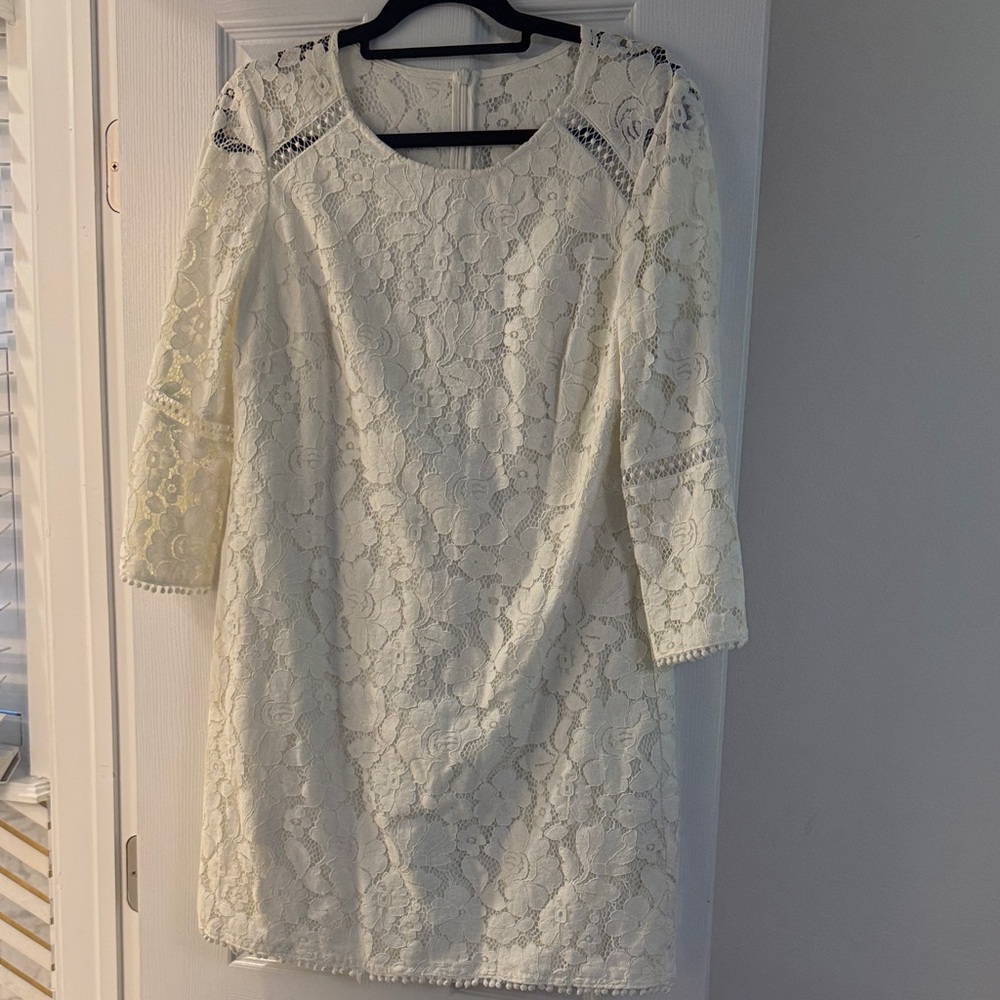 Vince camuto like new Elegant White Lace Dress